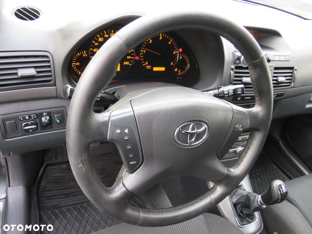 Toyota Avensis 2.0 D-4D Combi - 22