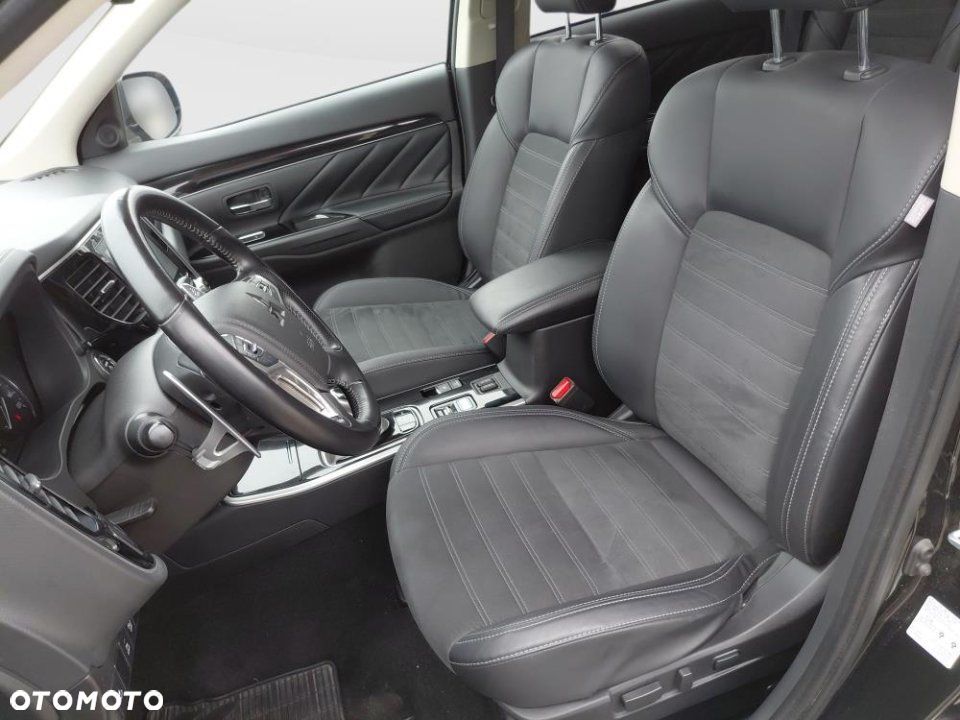 Mitsubishi Outlander - 4