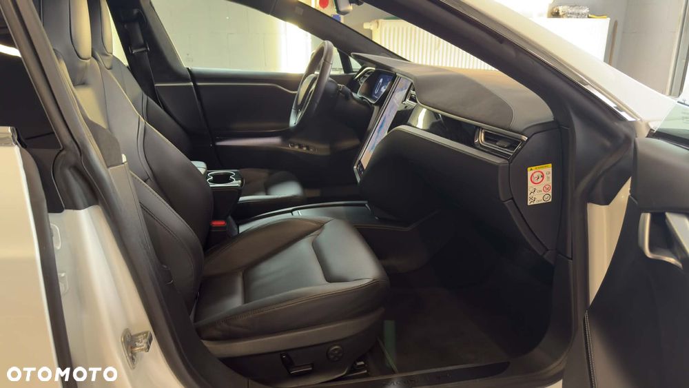 Tesla Model S - 7
