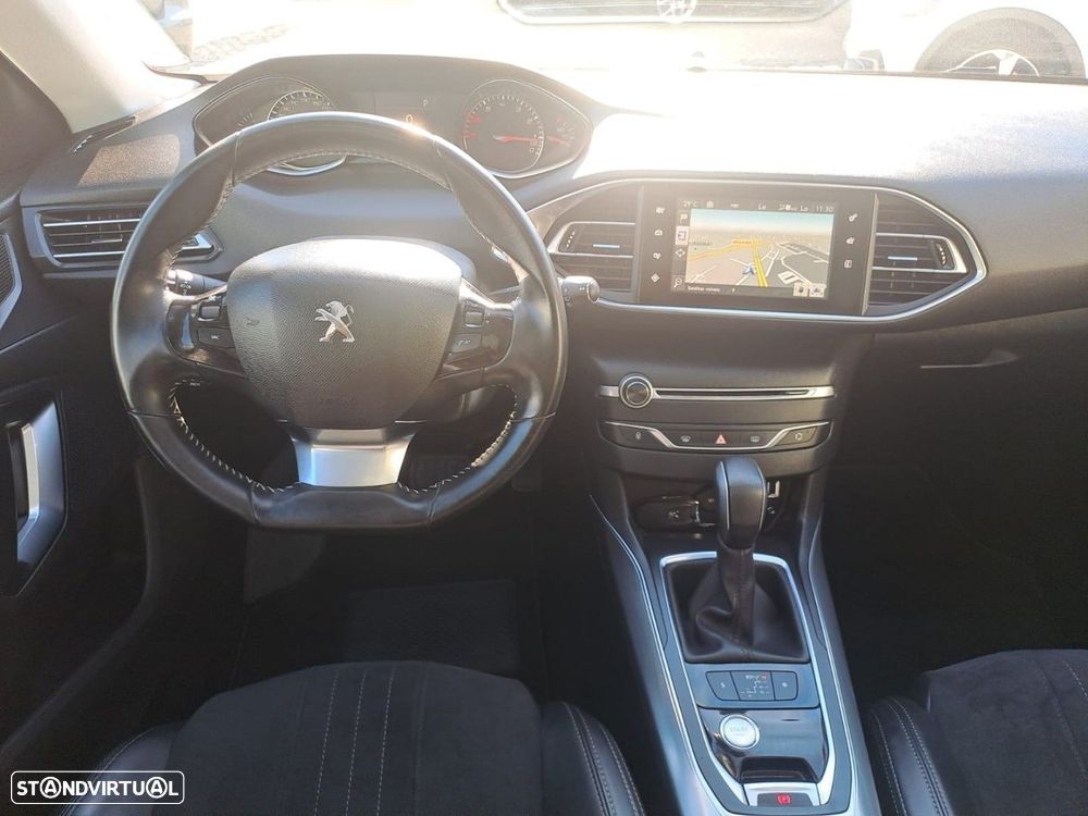 Peugeot 308 SW 1.2 PureTech Allure EAT6 - 12