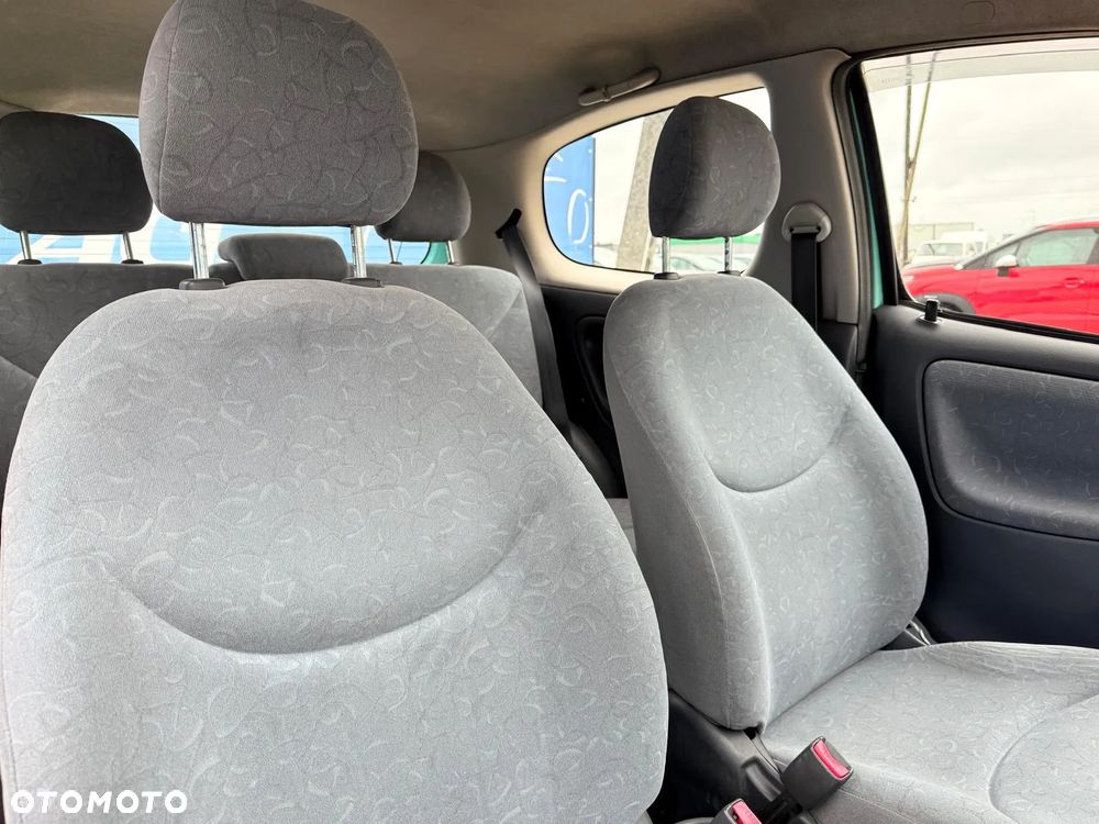 Toyota Yaris 1.0 Base - 16