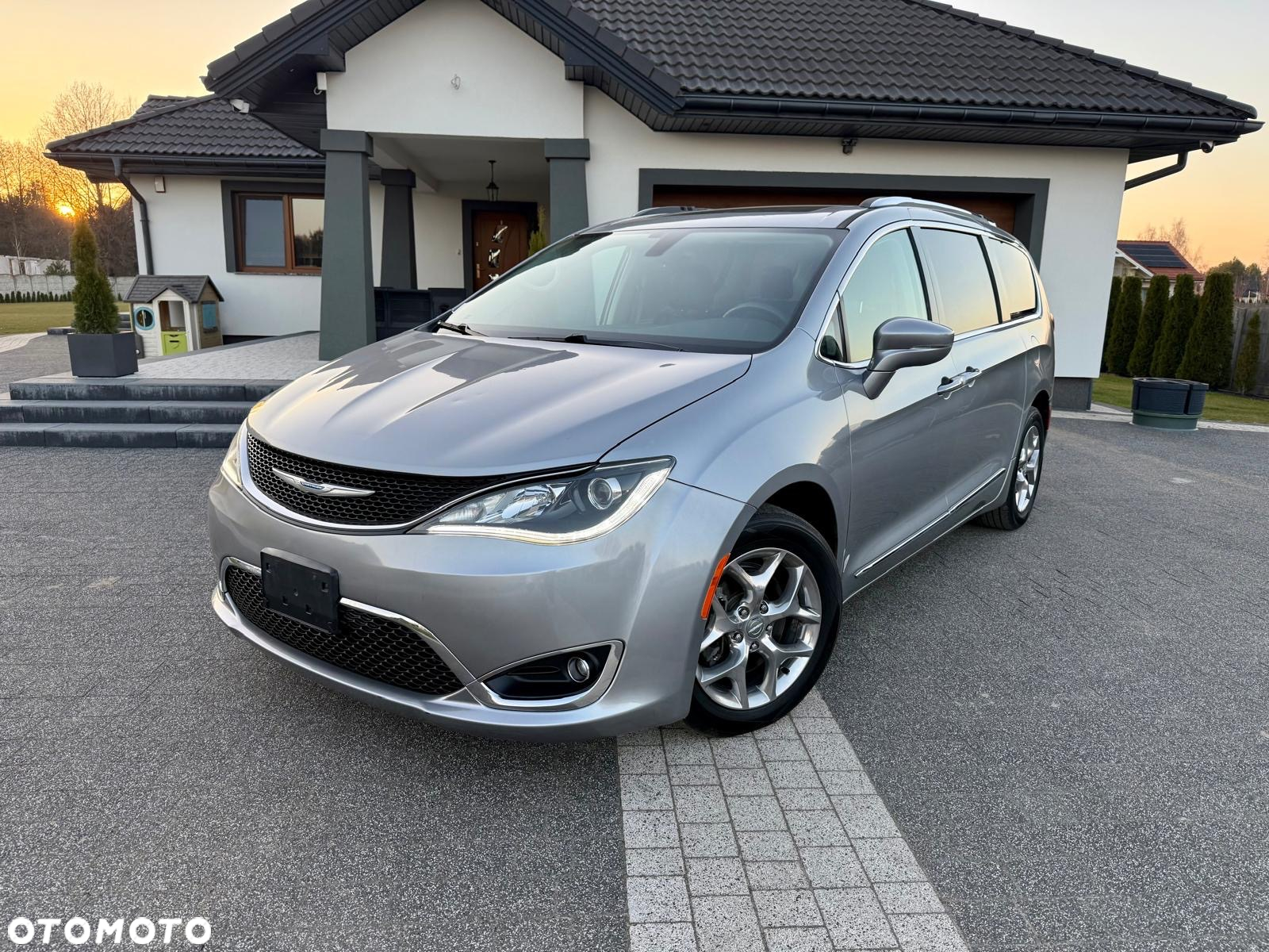 Chrysler Pacifica - 8