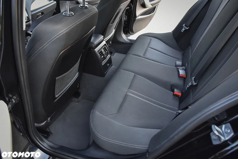 BMW Seria 1 118d Sport Line - 23