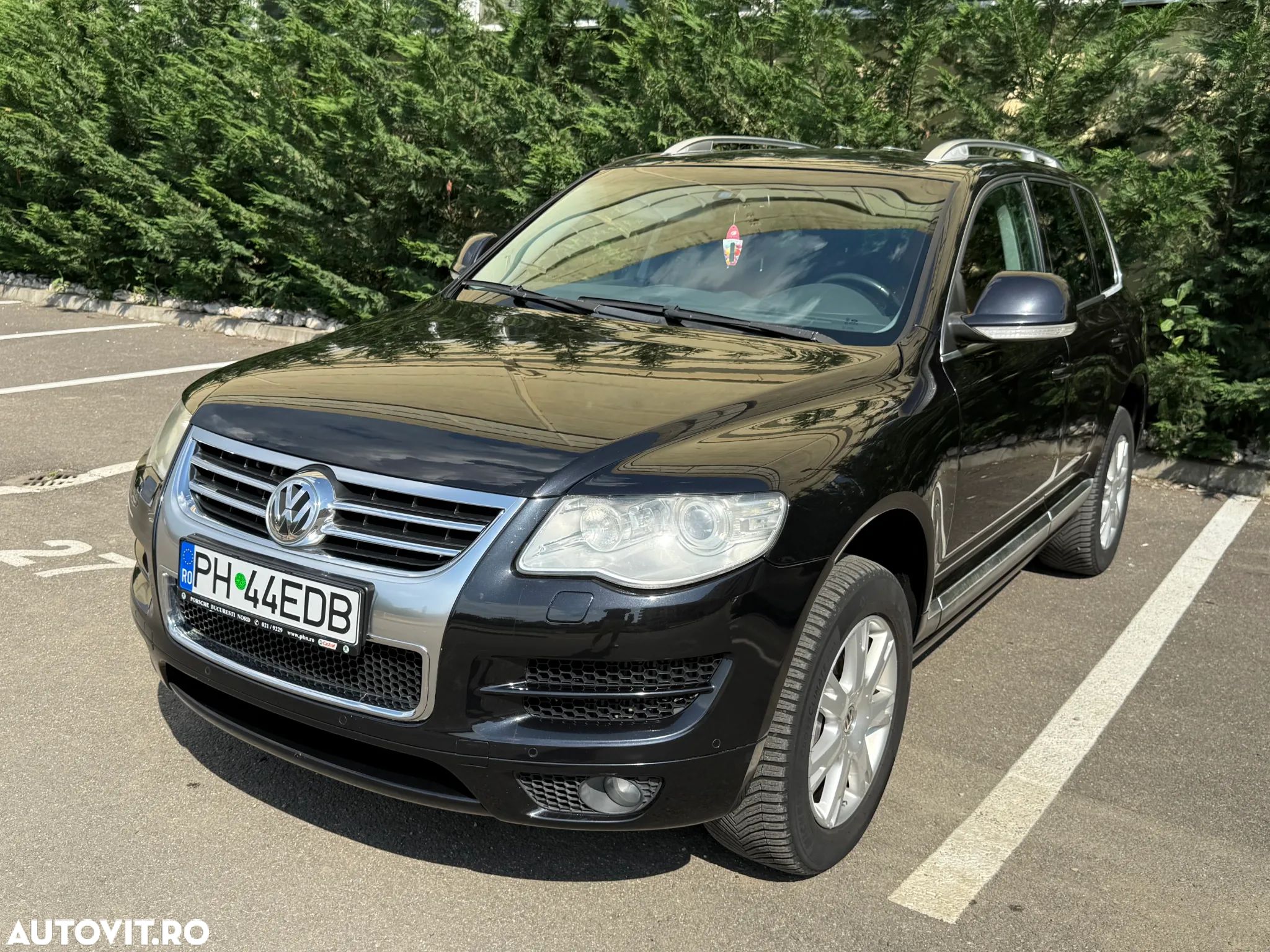 Volkswagen Touareg - 1