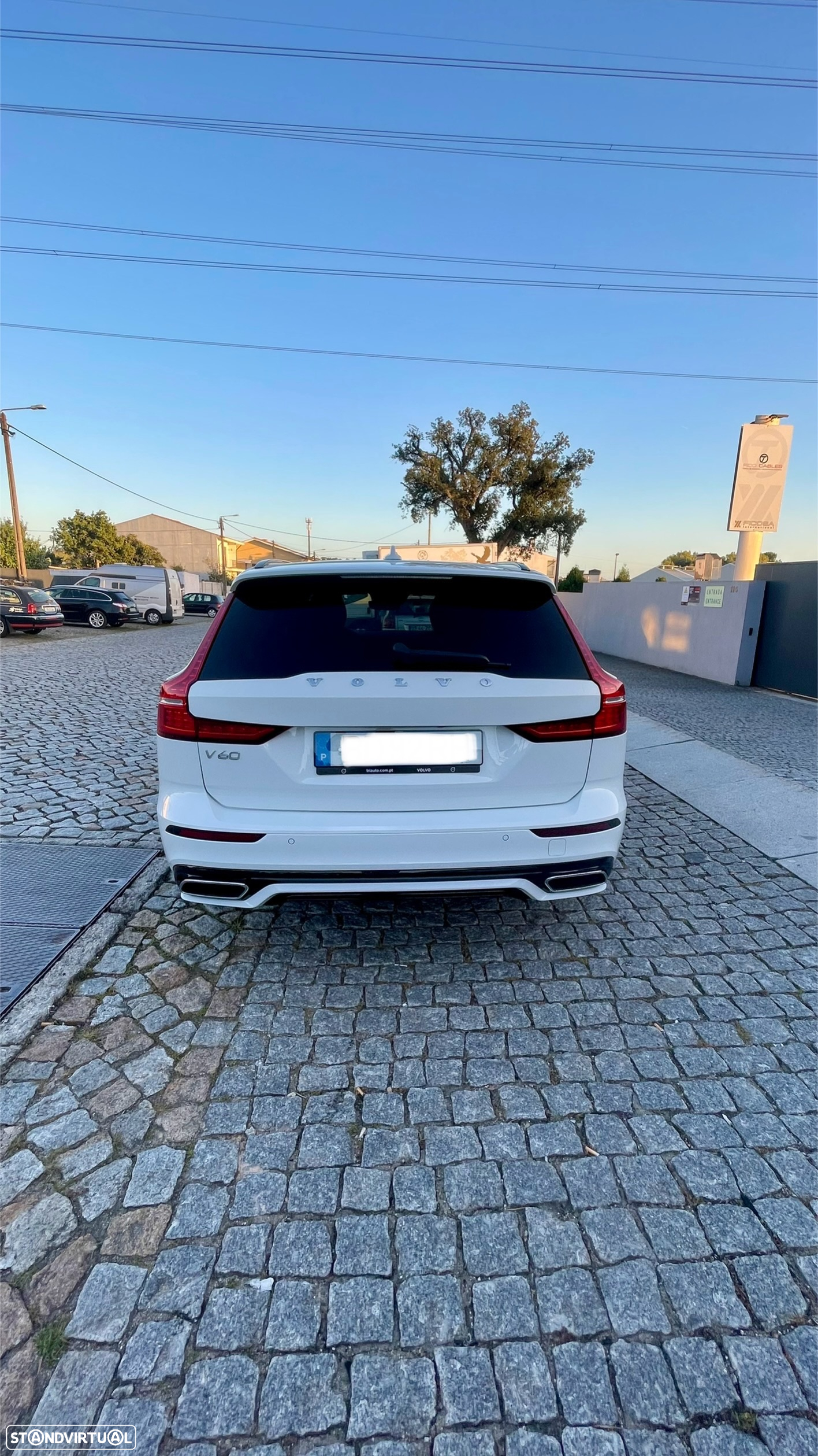 Volvo V60 2.0 T6 AWD TE R-Design - 4