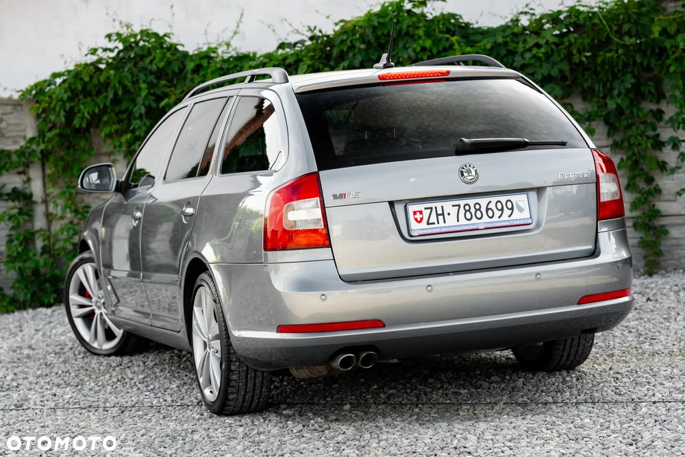 Skoda Octavia 2.0 TSI DSG RS - 9
