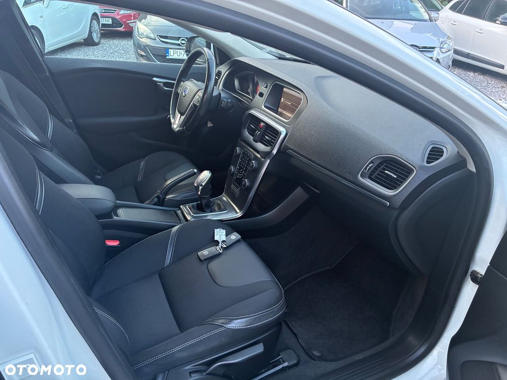 Volvo V40 D2 - 10