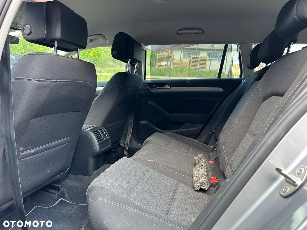 Volkswagen Passat Variant 2.0 TDI EVO Essence DSG - 23