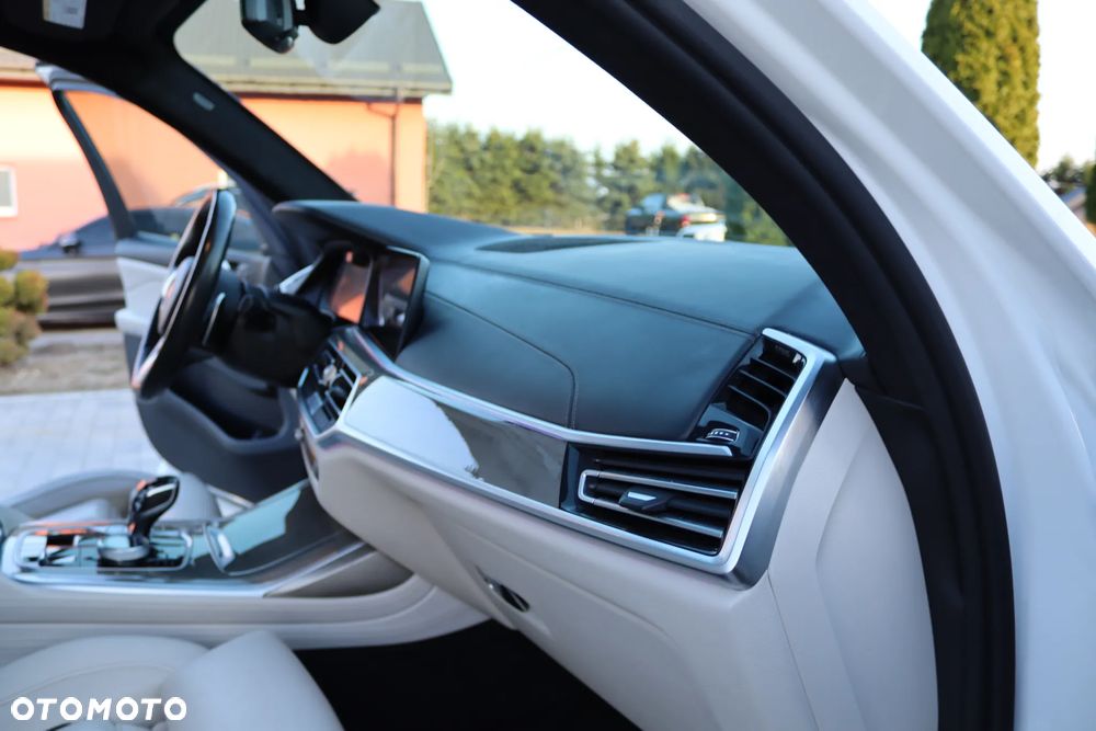 BMW X7 M50i sport - 27