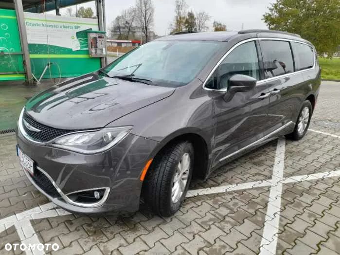 Chrysler Pacifica - 3