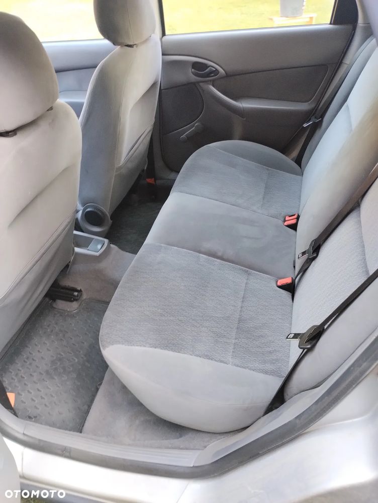 Ford Focus 1.6 Ambiente - 12