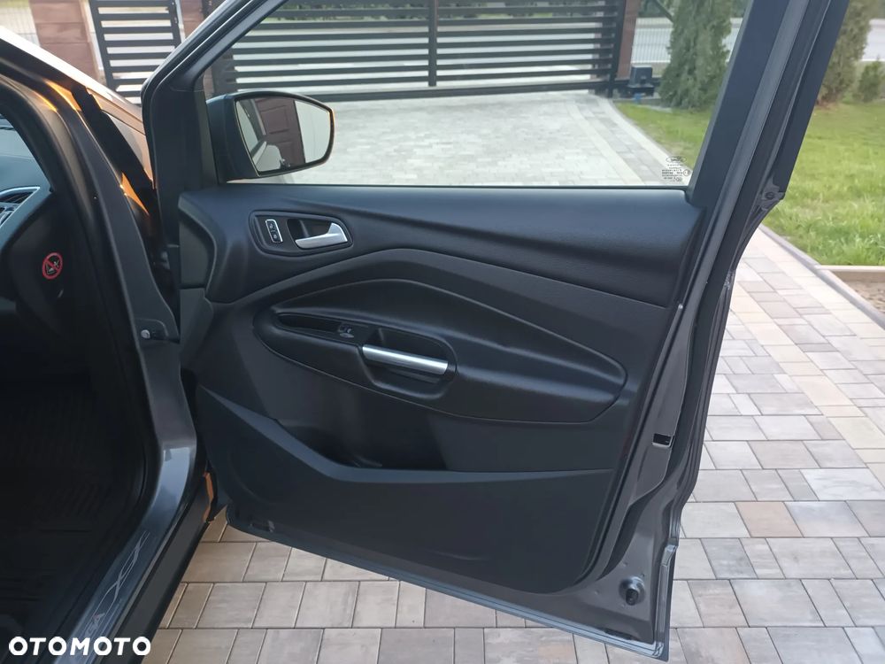 Ford Kuga 1.6 EcoBoost 2x4 Titanium - 36