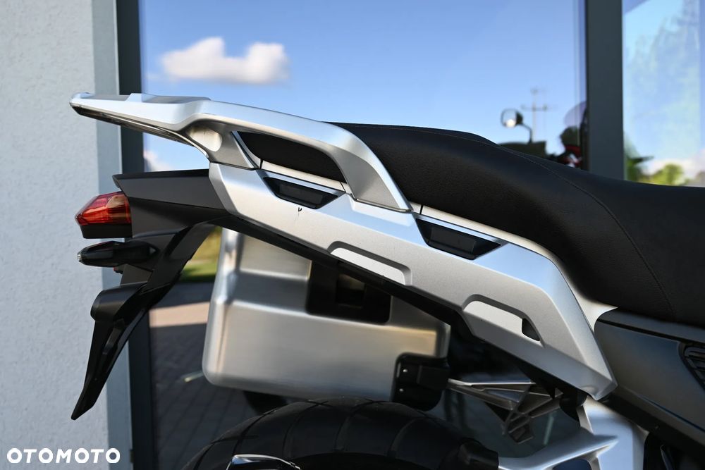 Honda VFR - 23