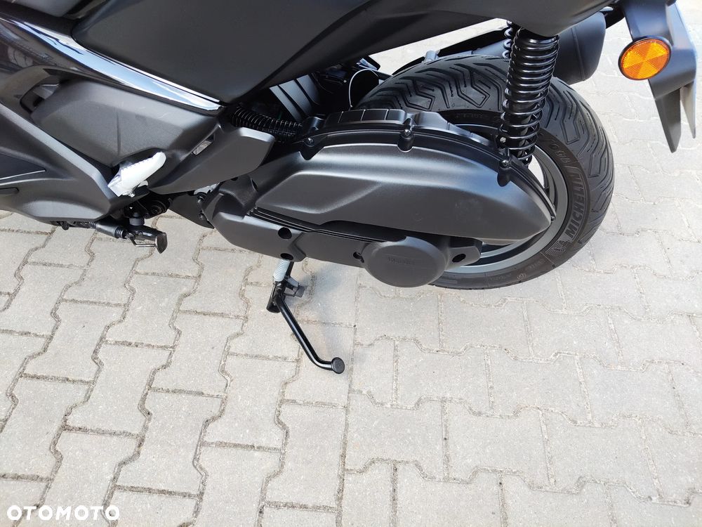 Yamaha X-max - 18