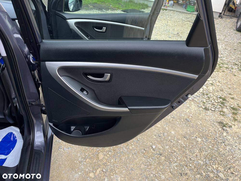 Hyundai i30 blue 1.4 Classic Navigation - 24