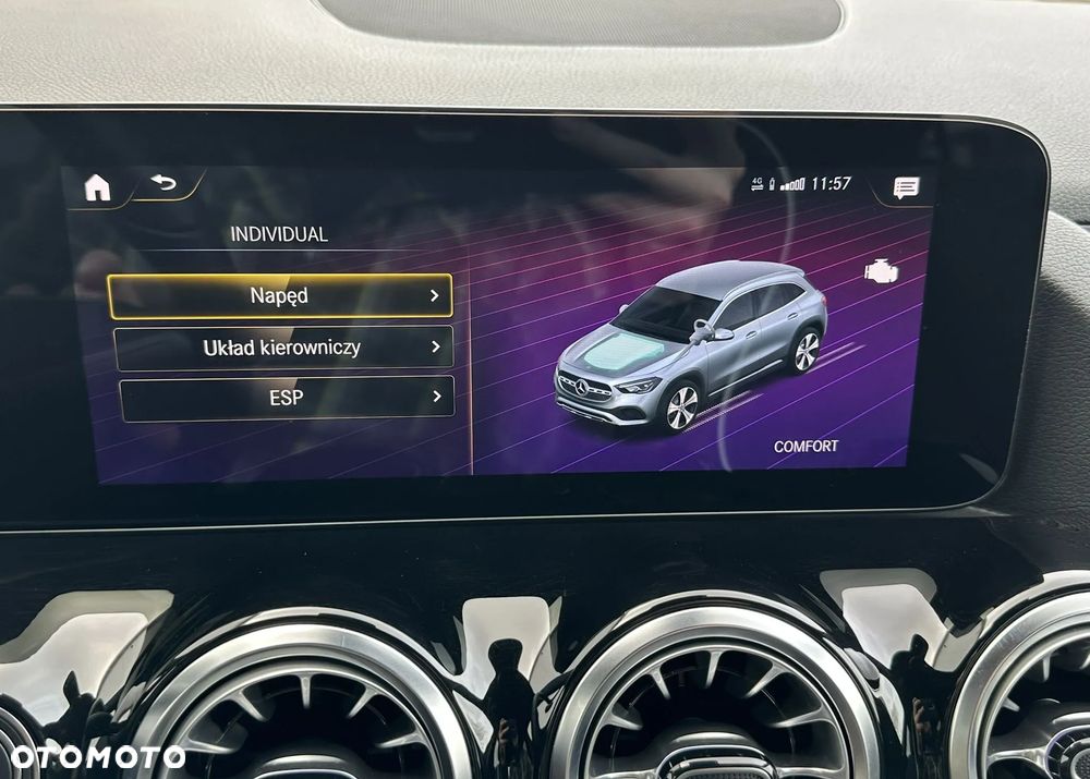 Mercedes-Benz GLA 200 4-Matic Progressive - 36