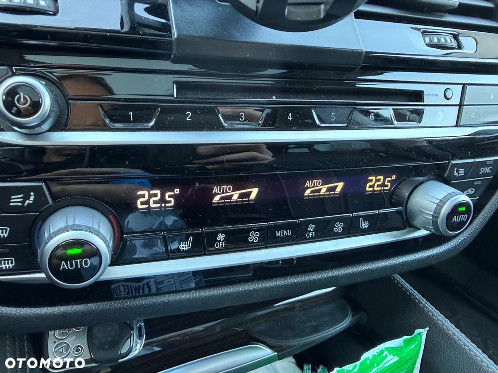 BMW Seria 5 530d xDrive Sport-Aut Luxury Line - 19