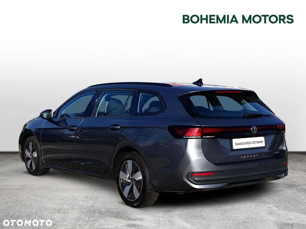 Volkswagen Passat - 4