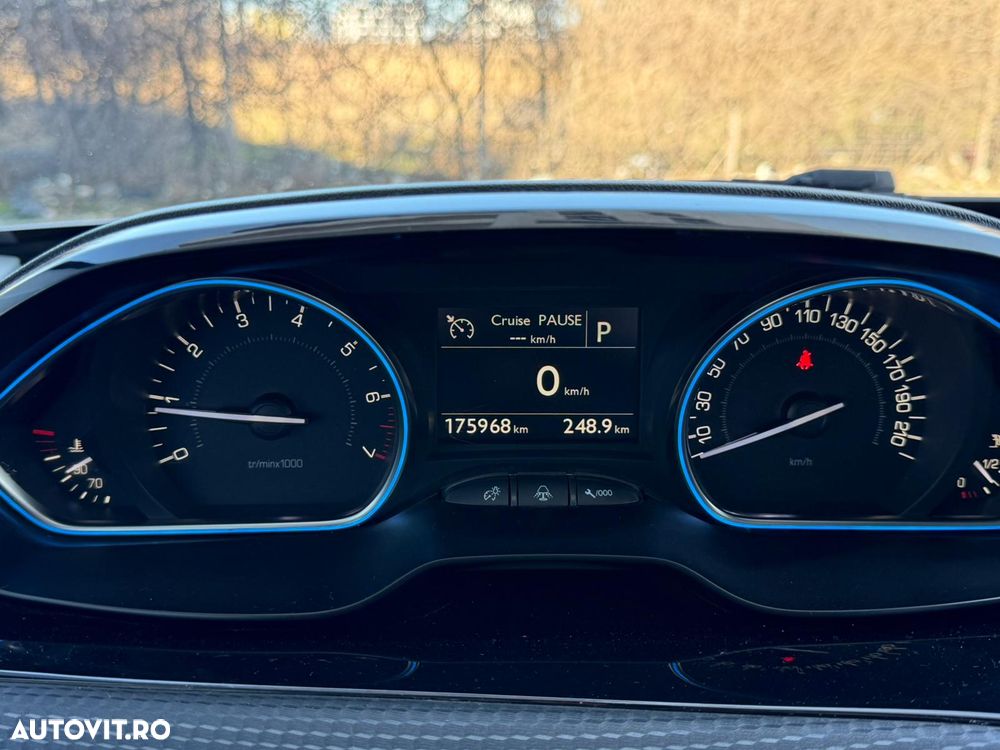 Peugeot 2008 1.2 PureTech Turbo EAT6 S&S Allure - 8