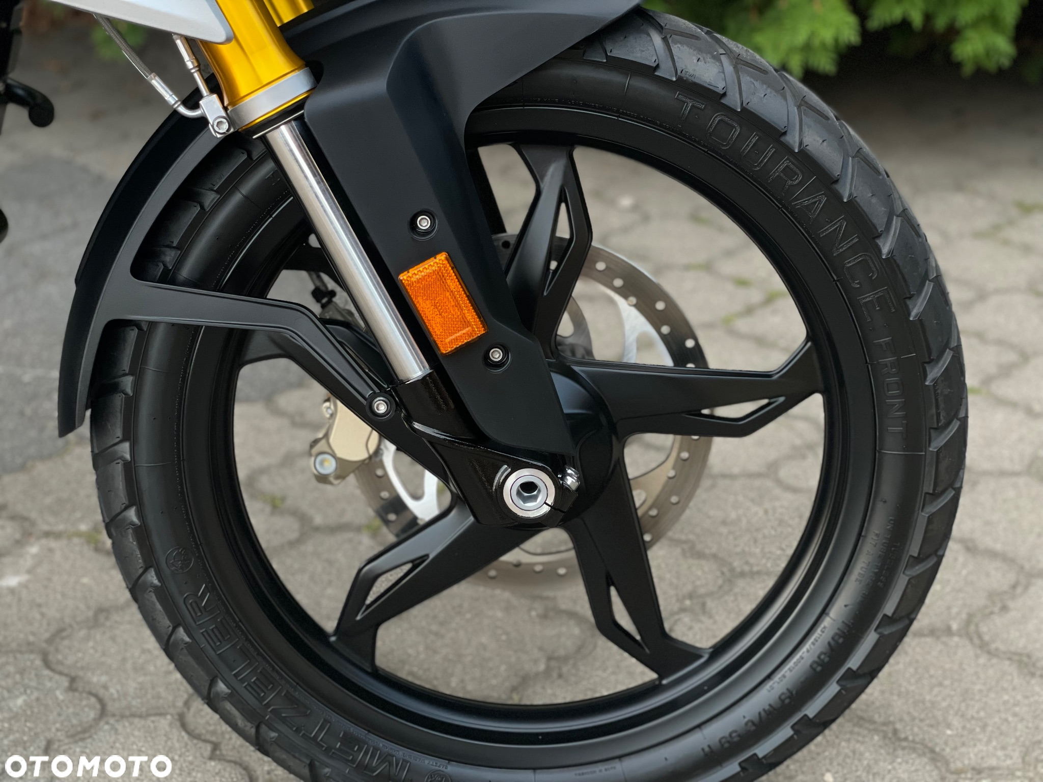 BMW G - 11