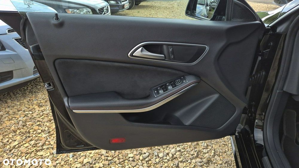Mercedes-Benz CLA 200 7G-DCT AMG Line - 12