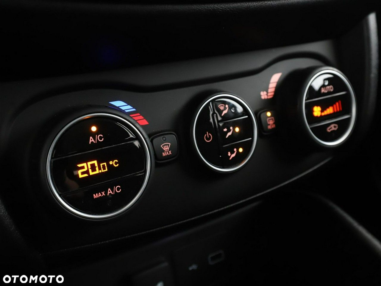Fiat Tipo Kombi 1.4 T-Jet Lounge - 26