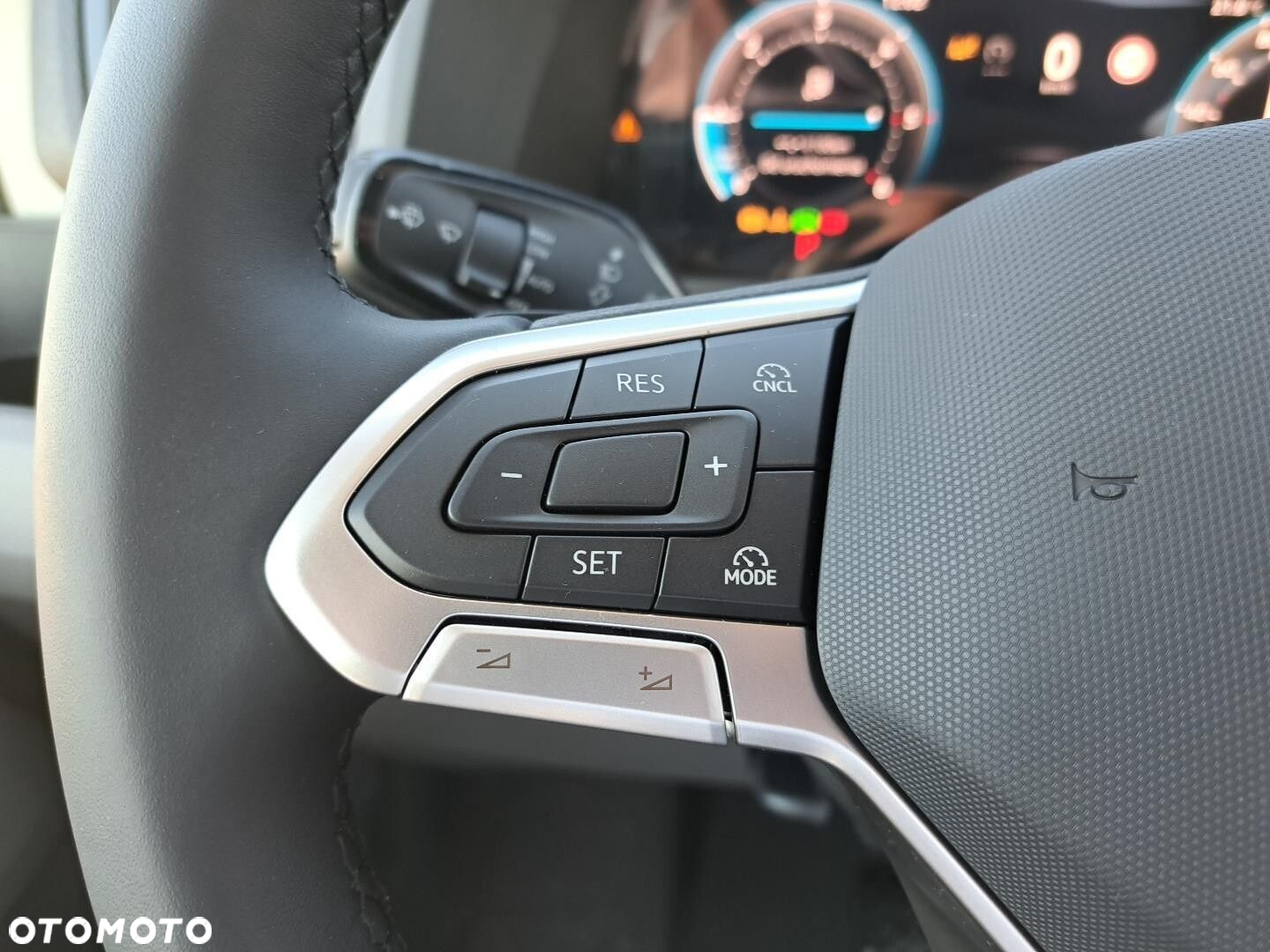 Volkswagen Crafter 35 Furgon z wysokim dachem silnik: 2,0 l EU6 SCR 177 KM / skrzynia biegów: 4MOTION automatyczna 8-biegowa rozstaw osi: 3640 mm - 25