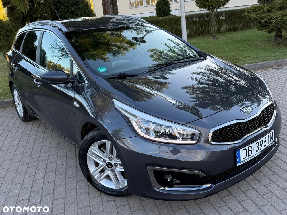 Kia Ceed 1.6 GDI Dream Team Edition - 1