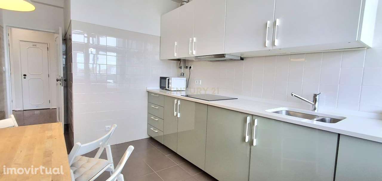 T2 espaçoso e luminoso junto ao Metro do Lumiar - Grande imagem: 2/27