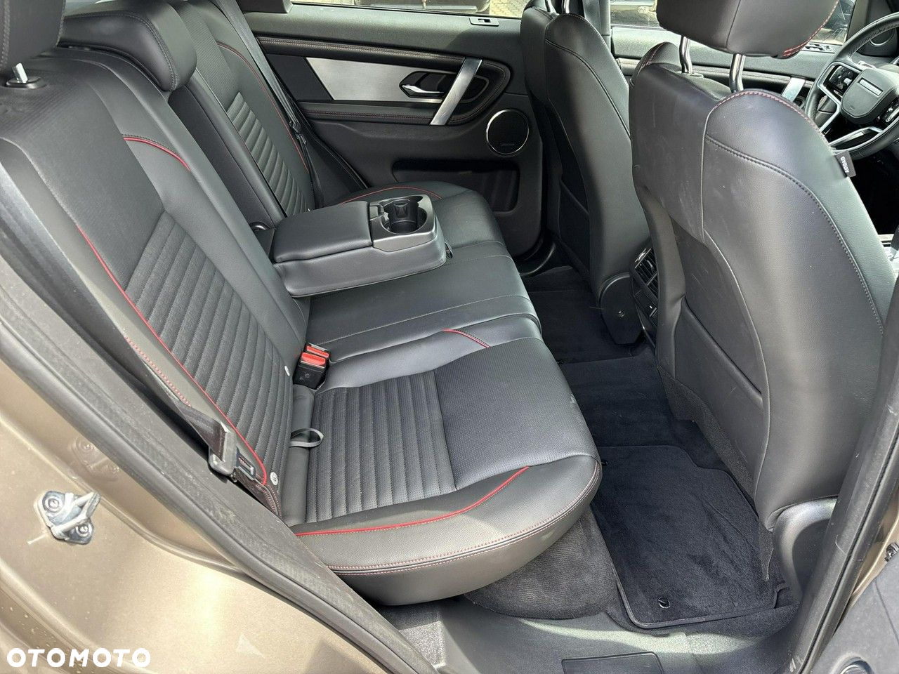 Land Rover Discovery Sport 2.0 P200 mHEV - 16