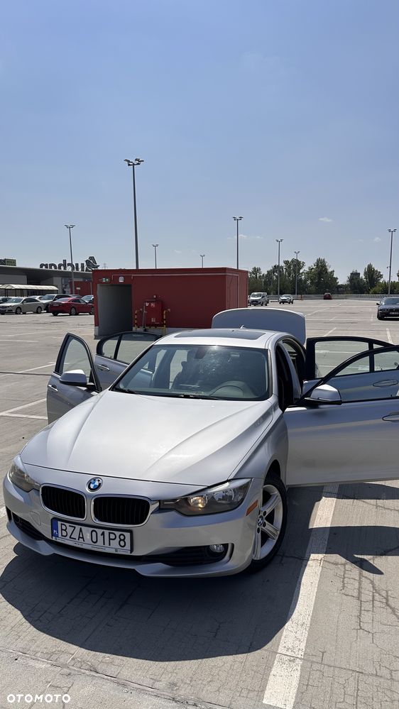 BMW Seria 3 320i - 14