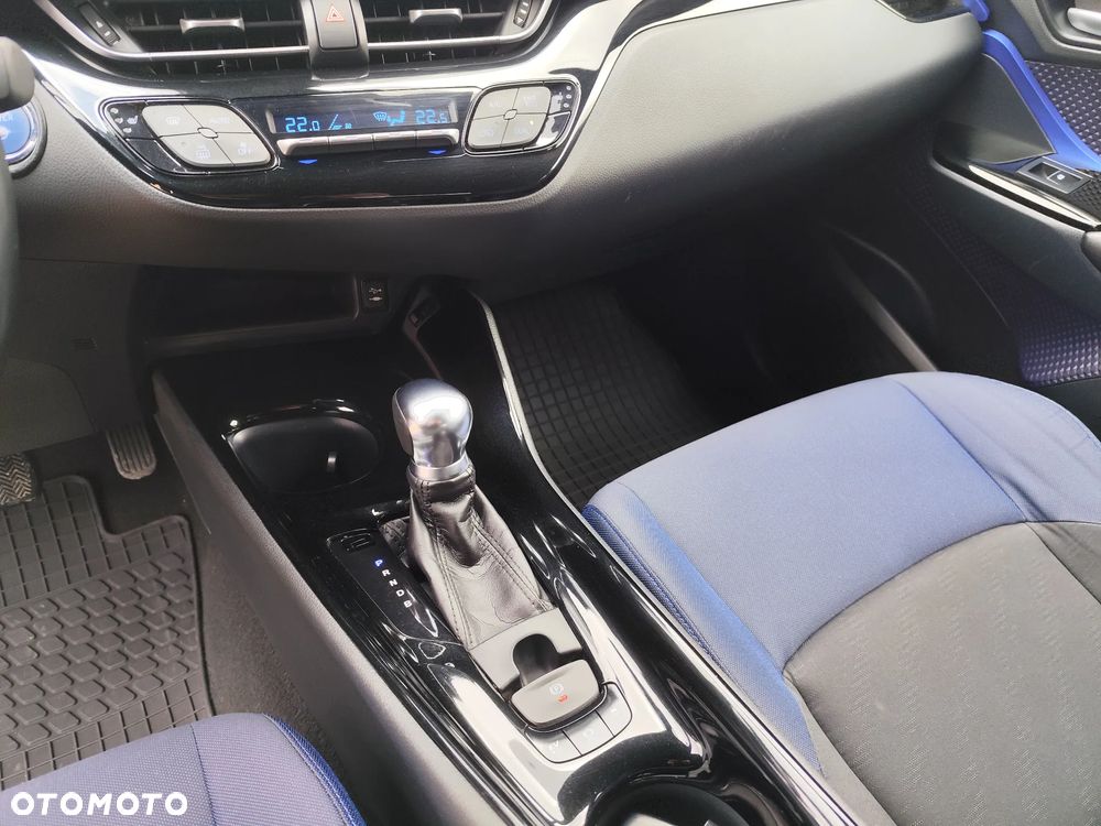 Toyota C-HR Hybrid Style Selection - 11