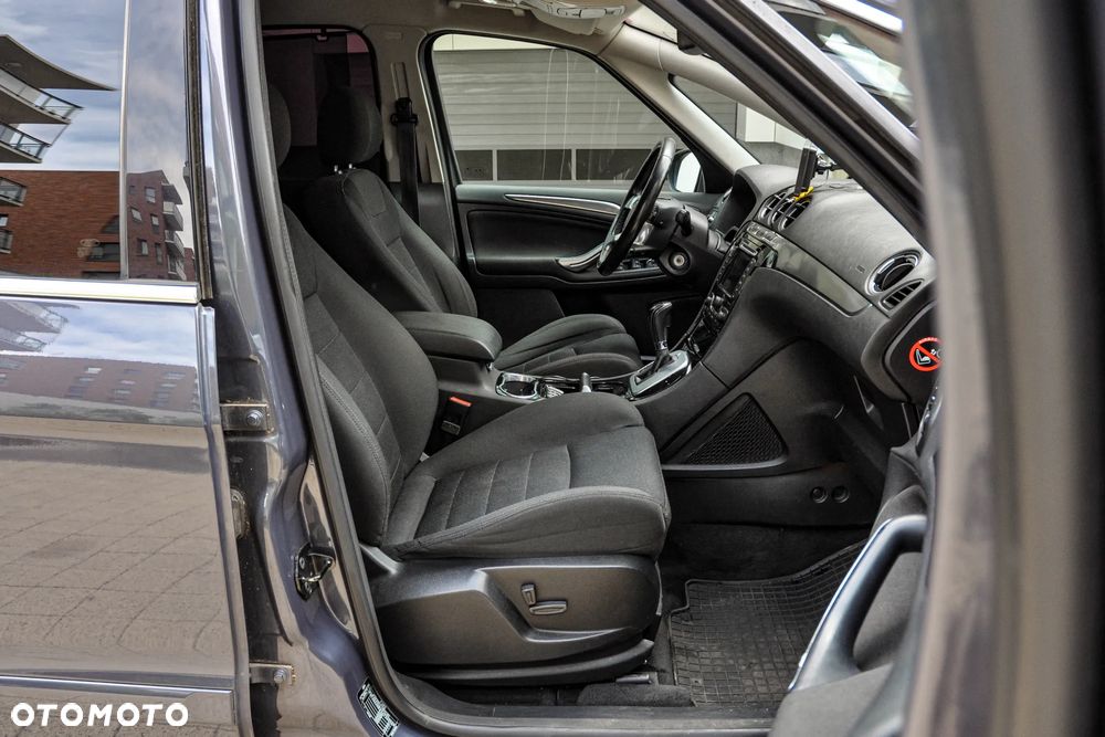 Ford S-Max - 11