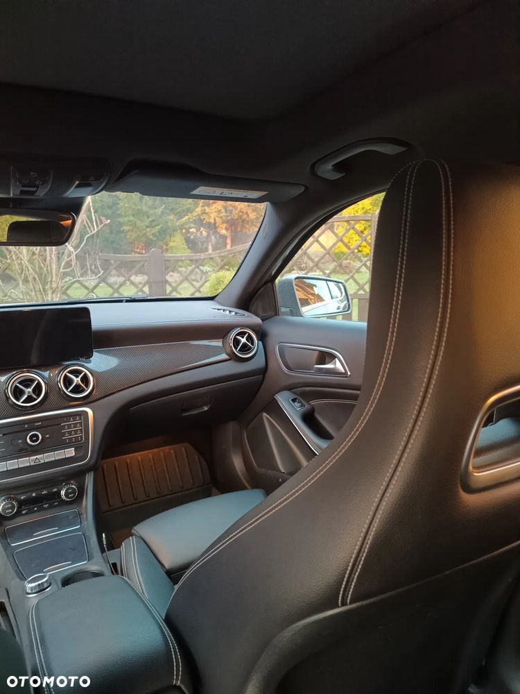 Mercedes-Benz GLA 220 d 7G-DCT UrbanStyle Edition - 10