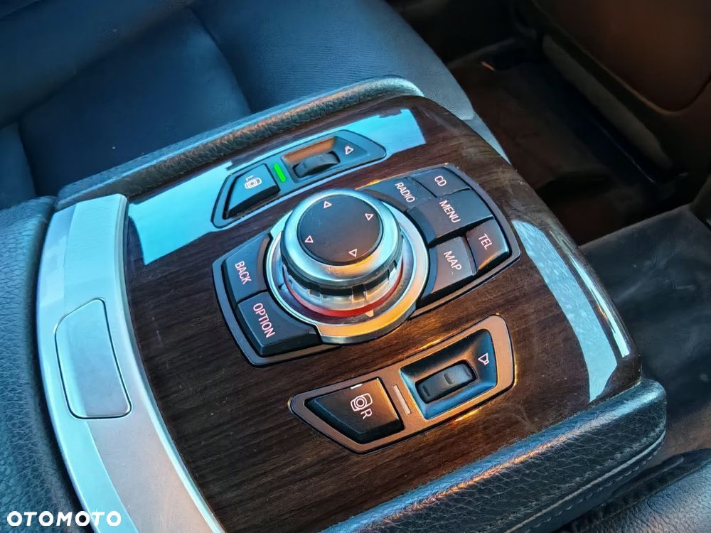BMW Seria 7 740i L - 19