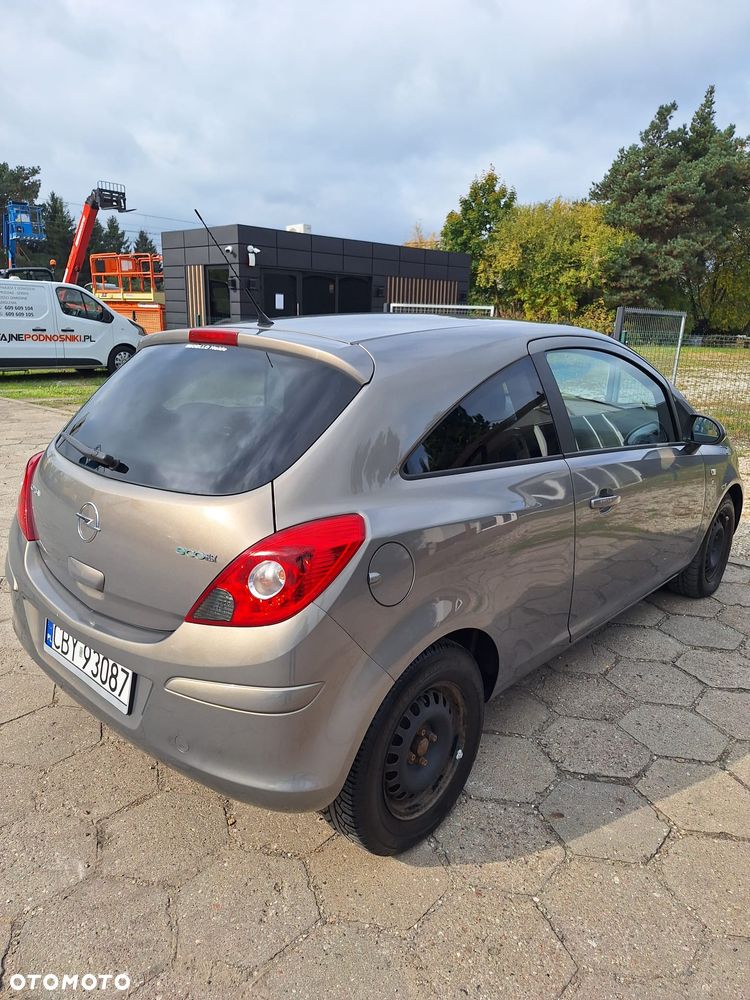 Opel Corsa 1.2 16V Essentia - 4