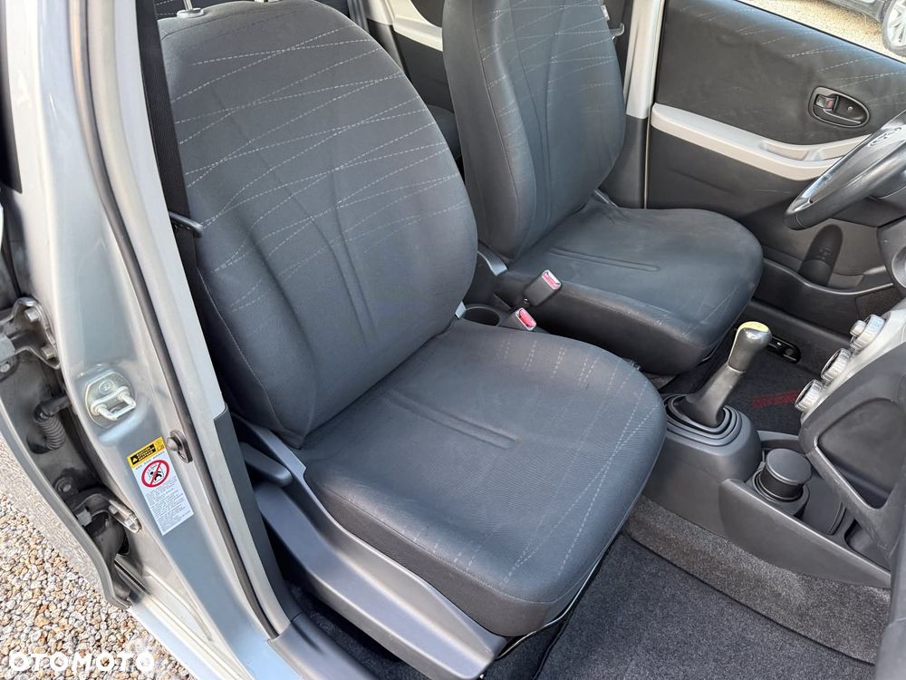 Toyota Yaris 1.3 VVT-i Sol - 23