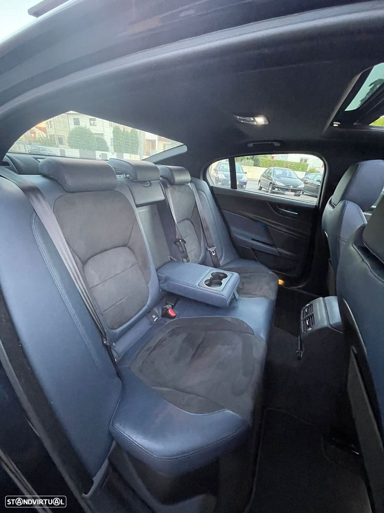 Jaguar XE 3.0 V6 S/C S - 17