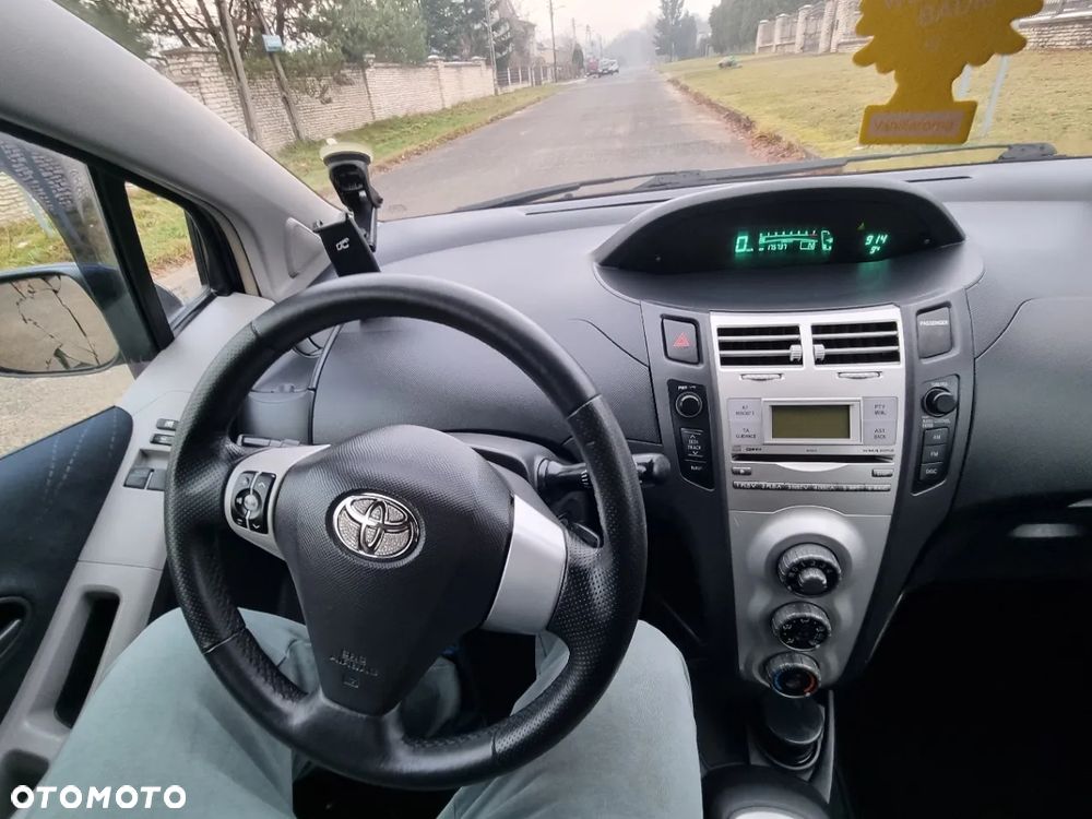 Toyota Yaris 1.3 Sol - 23