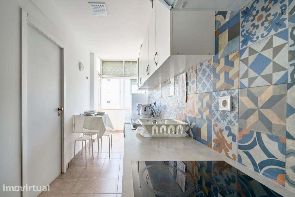 Quarto - localizado em Benfica Lisbon - Grande imagem: 3/32