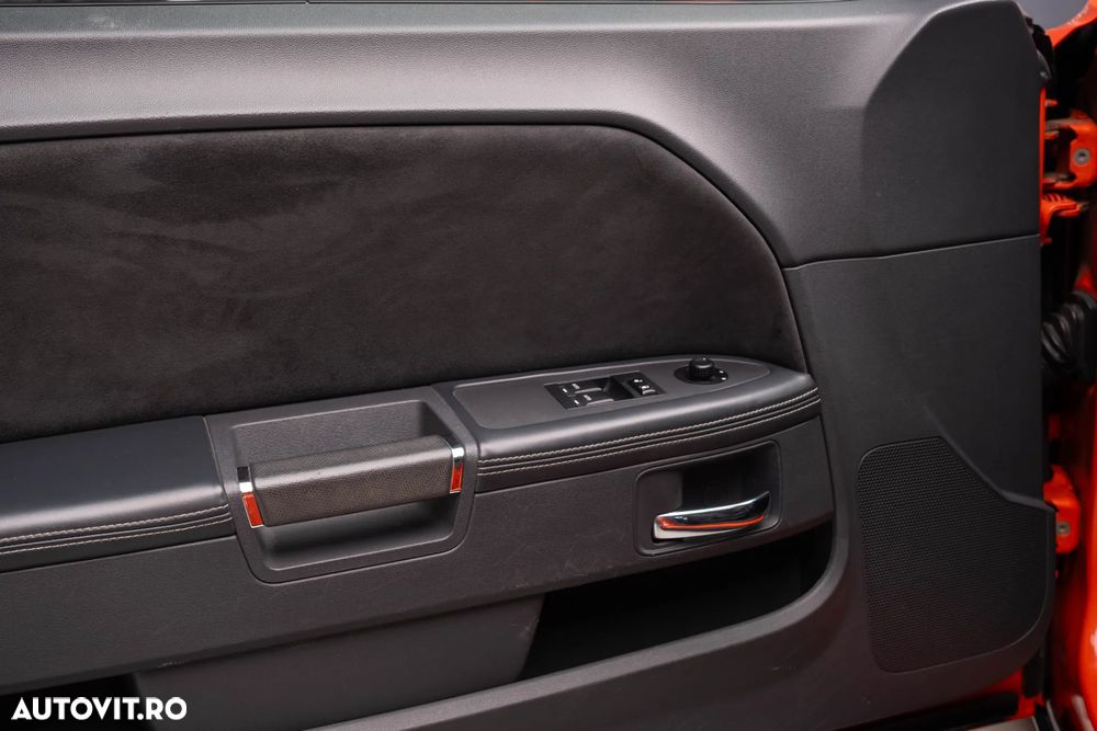 Dodge Challenger - 27