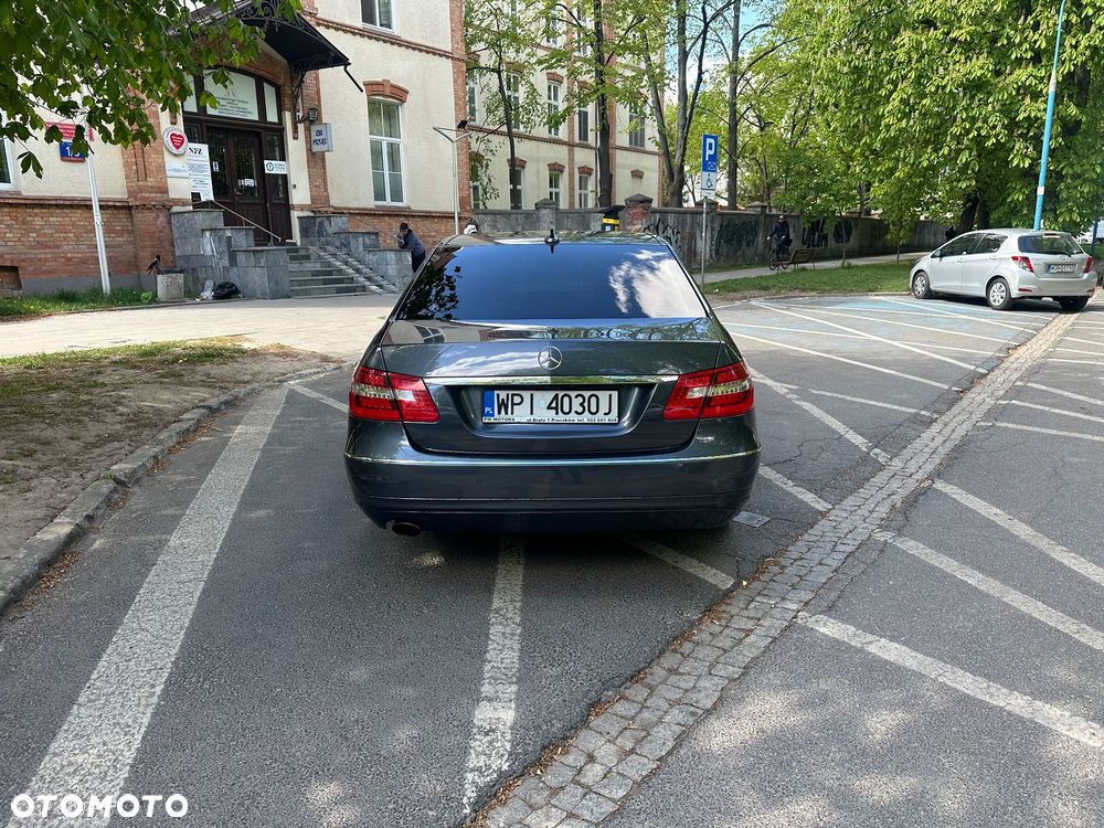 Mercedes-Benz Klasa E 250 CGI BlueEFFICIENCY 7G-TRONIC Elegance - 12