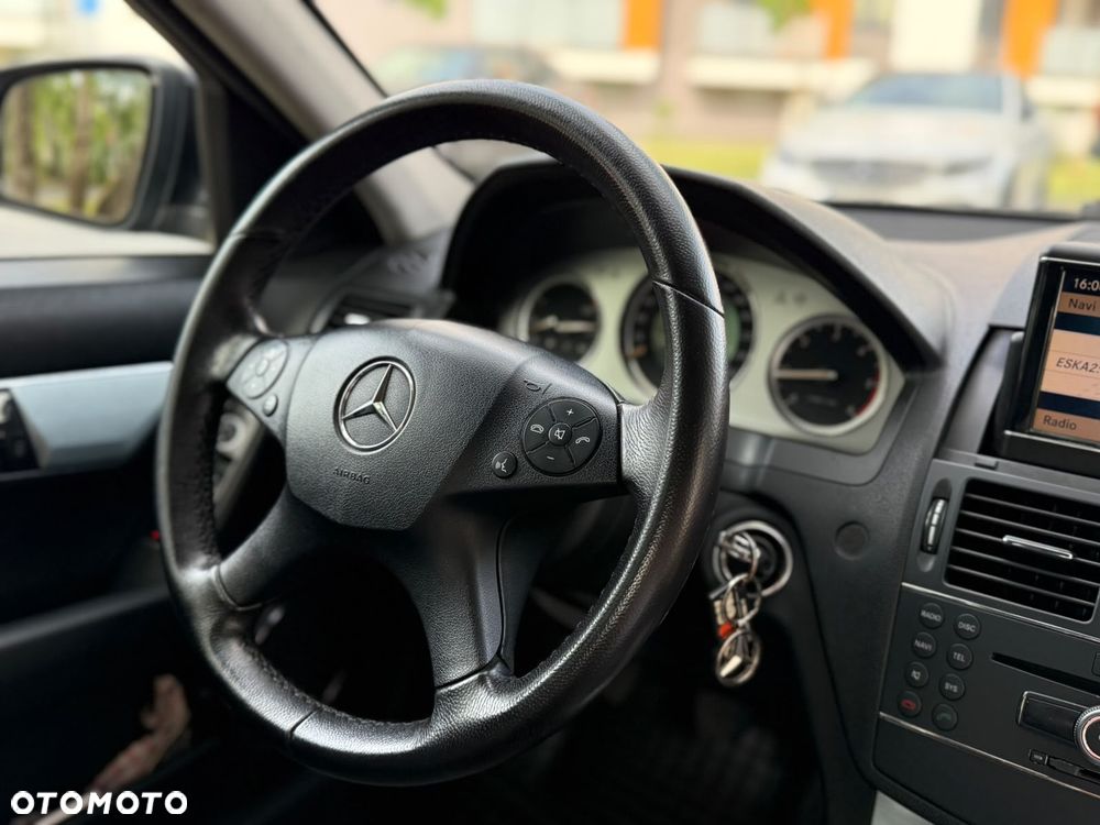 Mercedes-Benz Klasa C 220 CDI DPF Avantgarde - 19