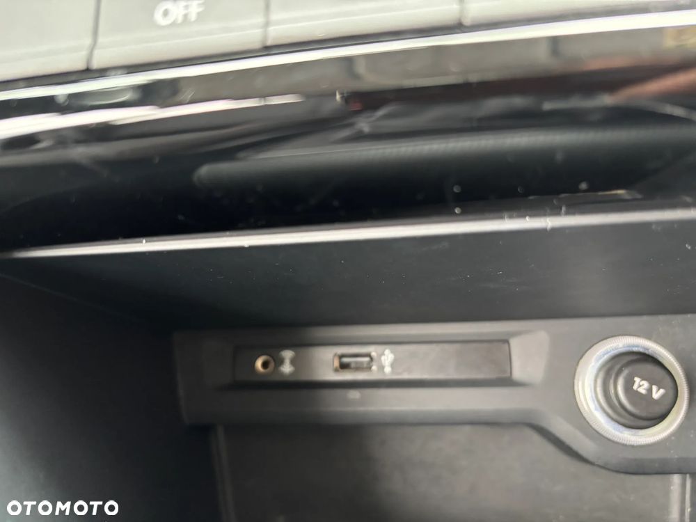 Volkswagen Touran 1.2 TSI (BlueMotion Technology) SOUND - 17