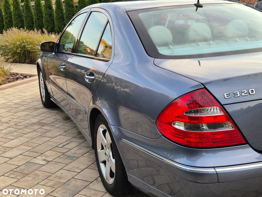 Mercedes-Benz Klasa E 320 CDI Avantgarde DPF - 32