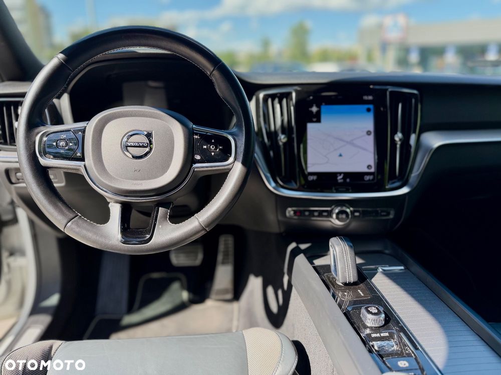 Volvo S60 B4 B R-Design - 9