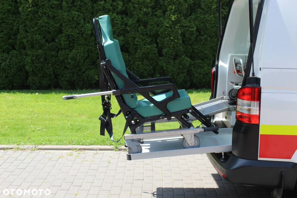 Volkswagen T5  AMBULANS KARETKA - 17