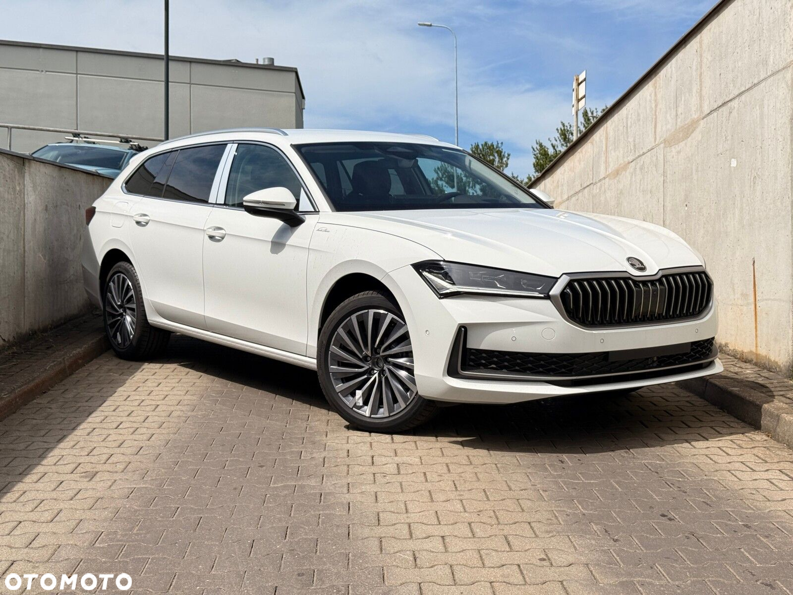 Skoda Superb 2.0 TDI SCR 4x4 L&K DSG - 2