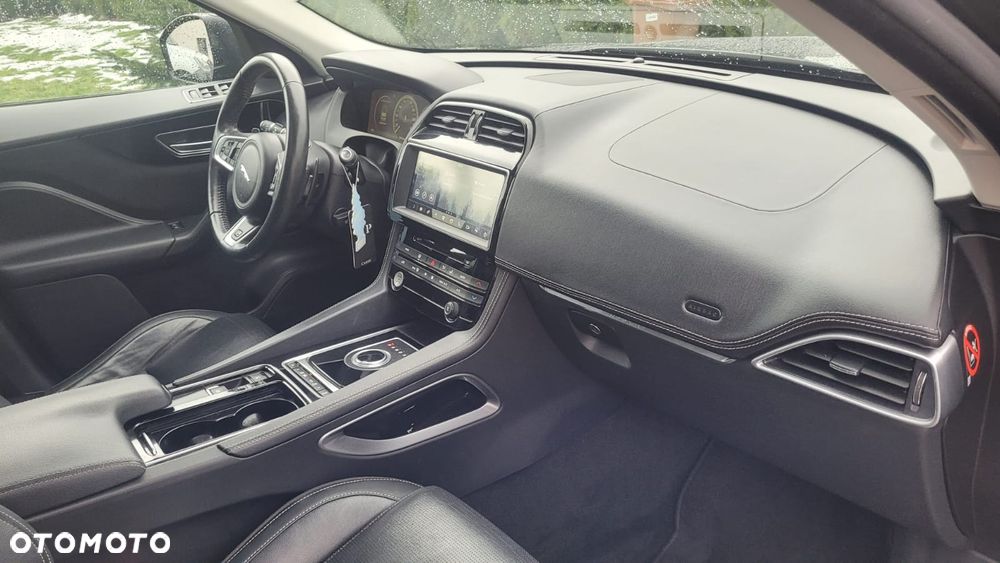 Jaguar F-Pace 20d AWD R-Sport - 13
