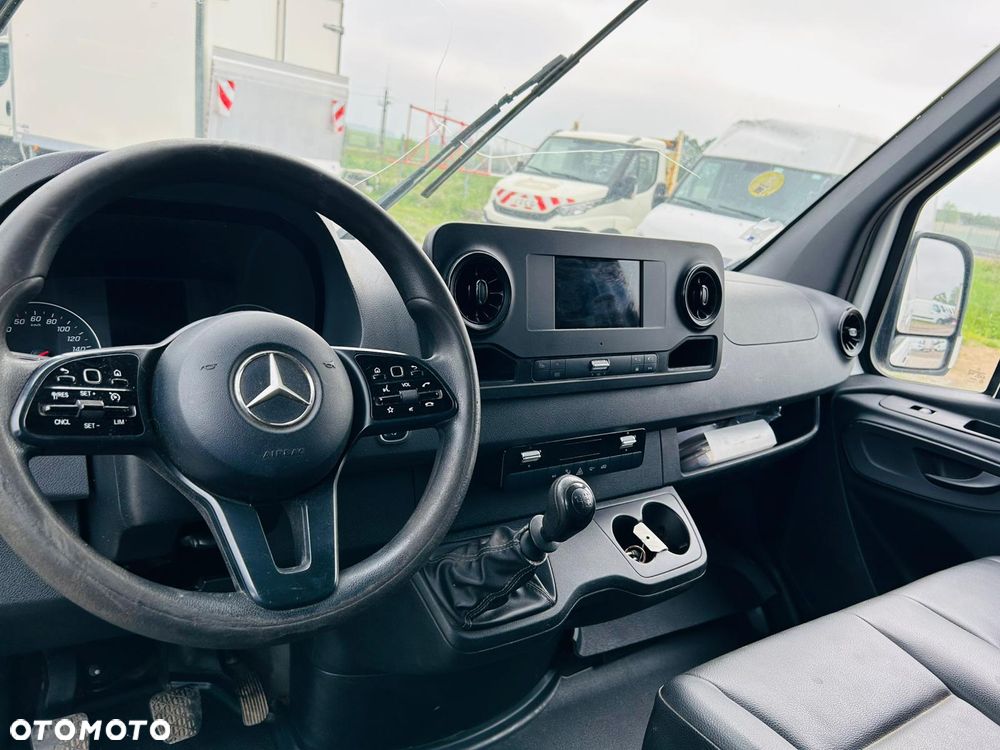 Mercedes-Benz Sprinter - 14